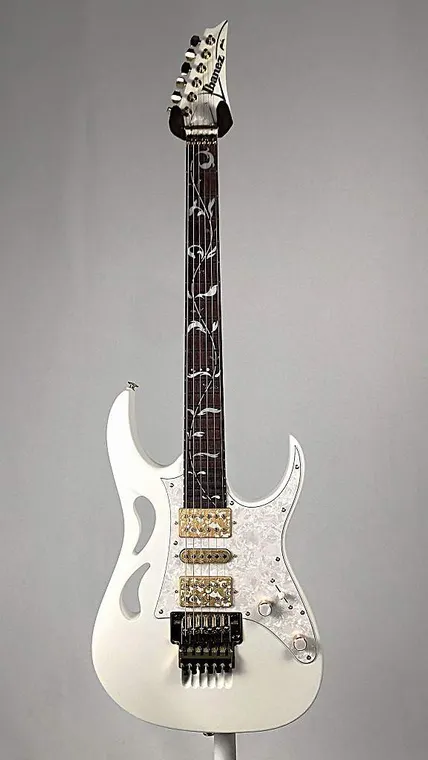 Ibanez PIA3761-SLW Stallion White 实物图