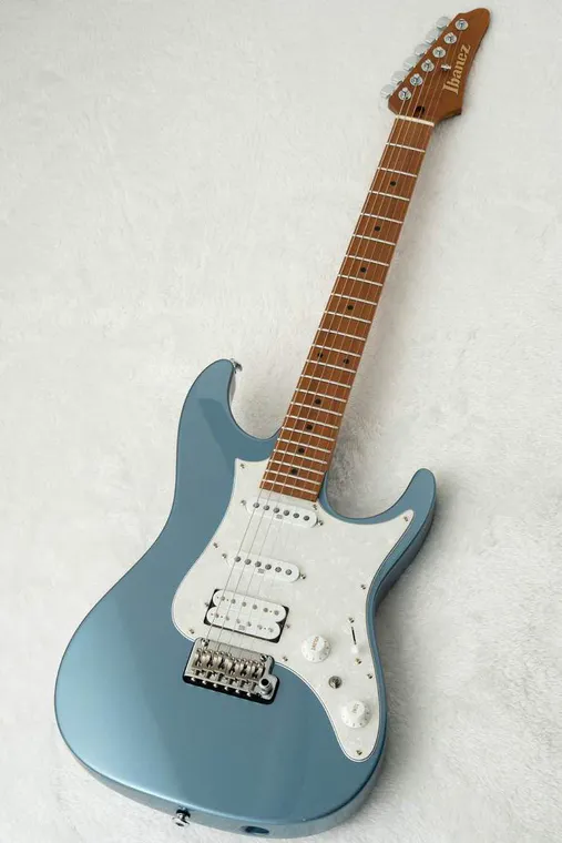 Ibanez AZ2204-ICM Ice Blue Metallic 实物图