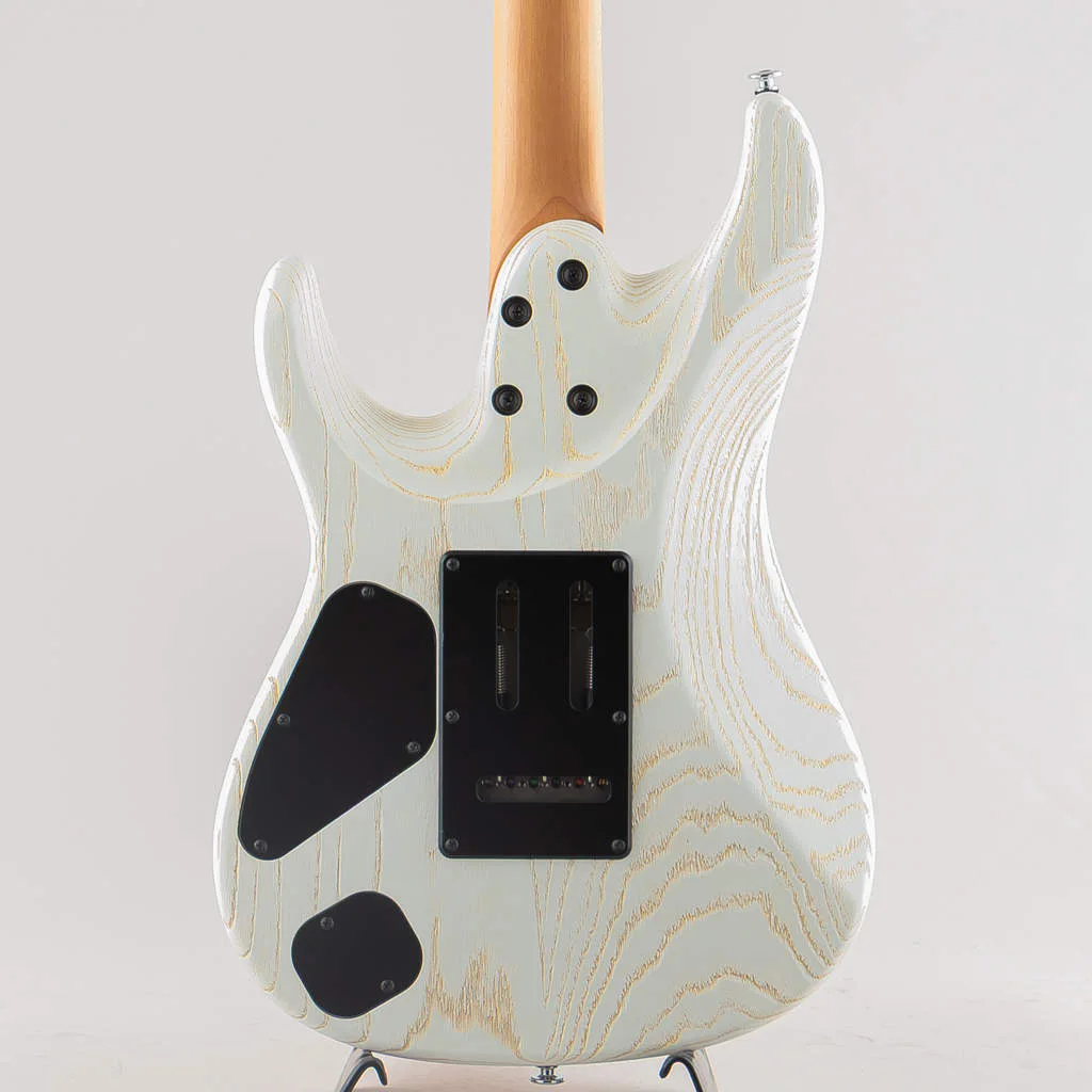 Ibanez AZ2402AR-CGW · Coarse Grain White Flat · Body back and natural grain detail