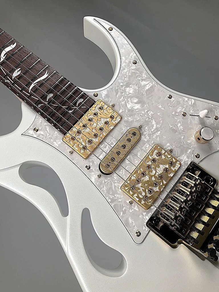 Ibanez PIA3761-SLW · Stallion White · Pickups, bridge and controls