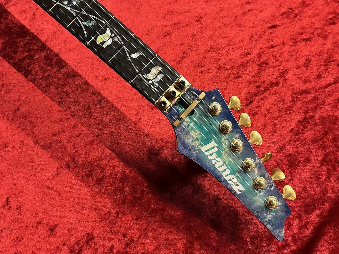 Ibanez IV2RG · Blue-green burst and natural wood · Actual instrument: headstock front