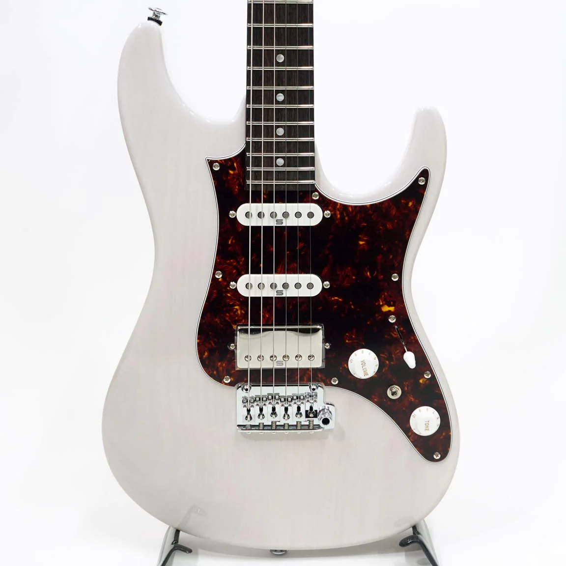 Ibanez AZ2204N-AWD · Antique White Blonde · Actual instrument: body front