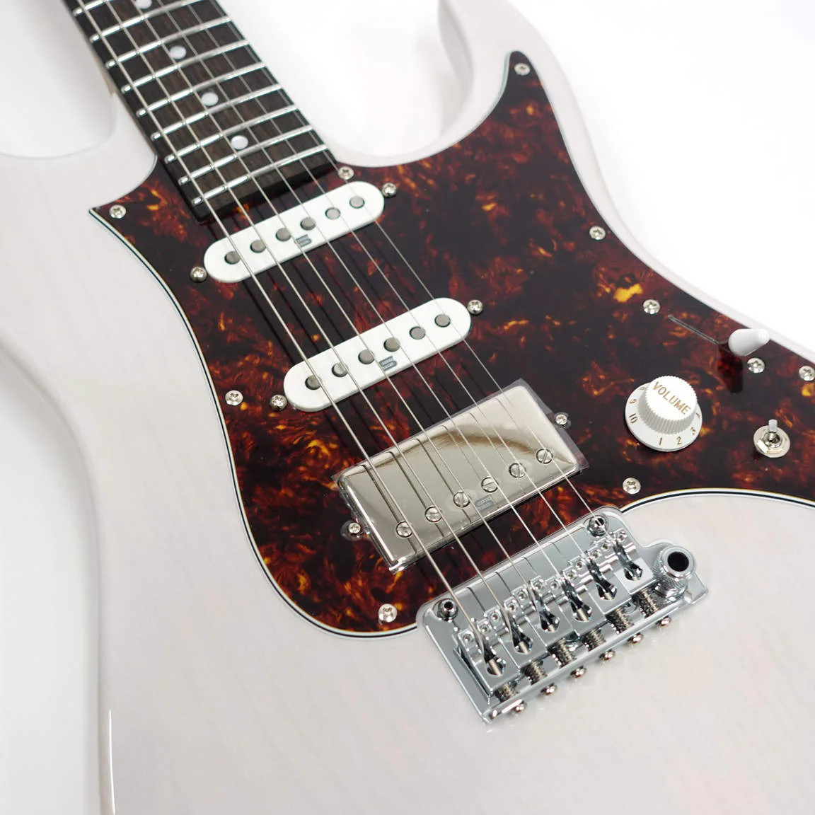 Ibanez AZ2204N-AWD · Antique White Blonde · Actual instrument: pickups, bridge and controls
