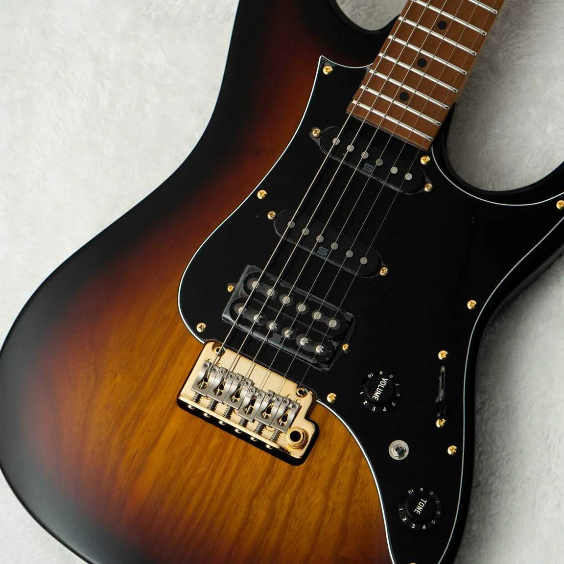 Ibanez AZ2204AG-TFB · Tri Fade Burst · Actual instrument: body front