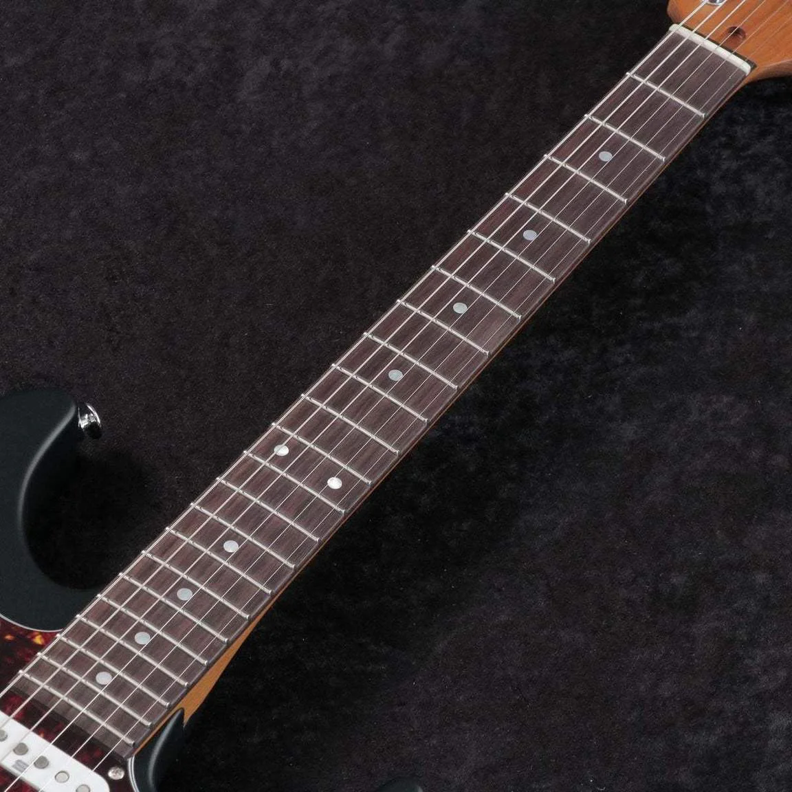 Ibanez AZ2204N-VGF · Ivy Green Metallic Flat · Actual instrument: neck and fingerboard front