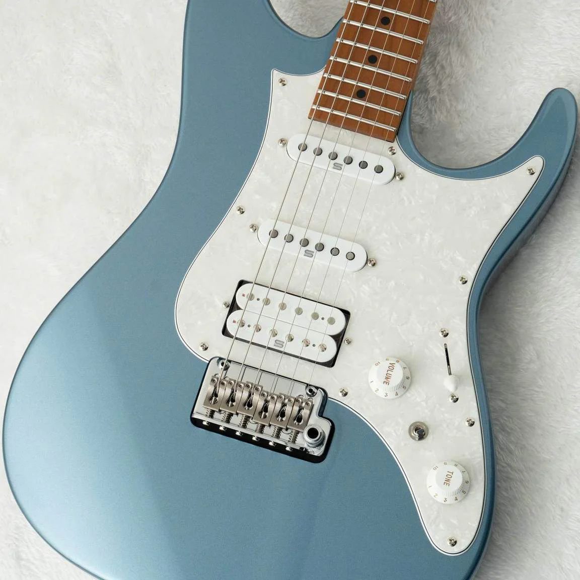 Ibanez AZ2204-ICM · Ice Blue Metallic · Actual instrument: pickups, bridge and controls