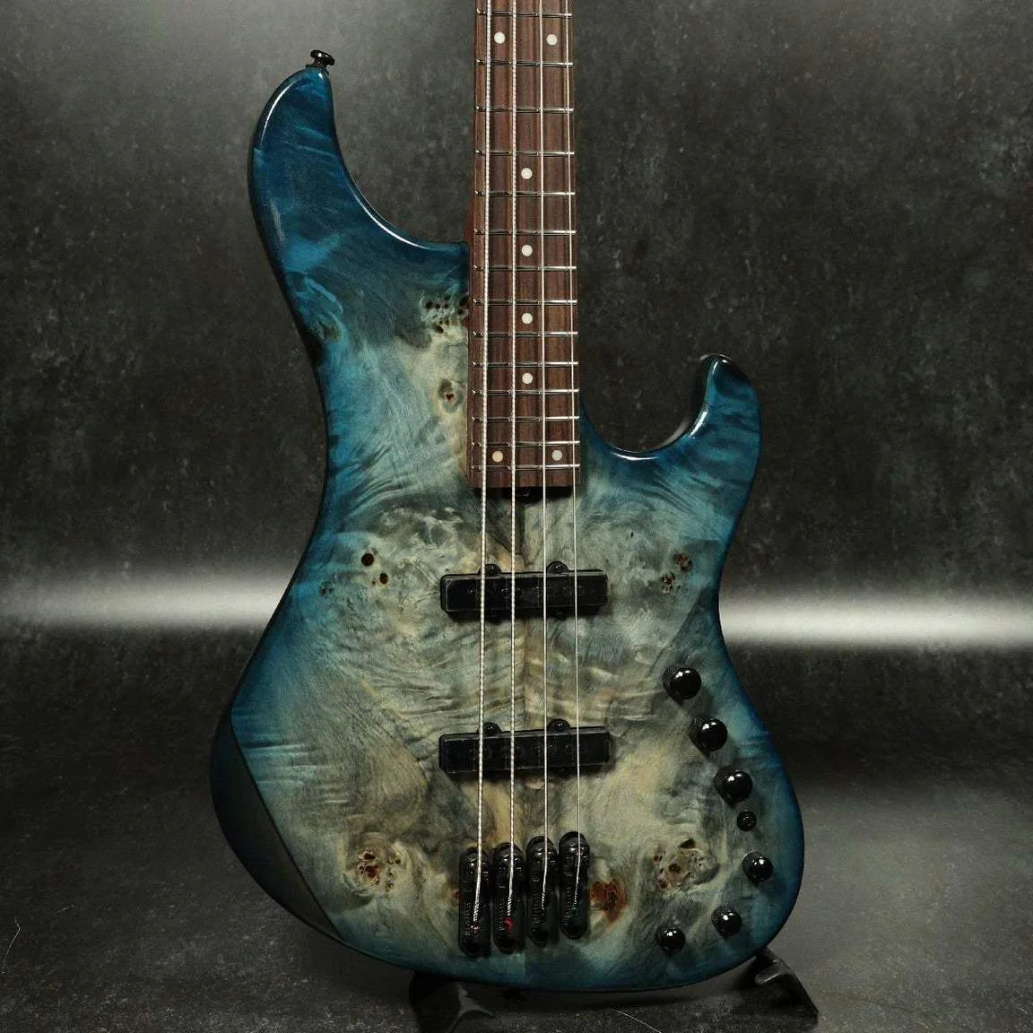 Ibanez MDM1600-CTL · Cosmic Blue Starburst Low Gloss · SG-0032 · Actual instrument: body front