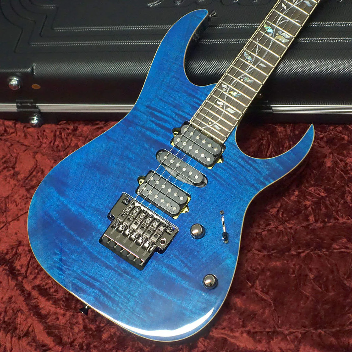 Ibanez RG8570-RBS · Royal Blue Sapphire · Actual instrument: body front