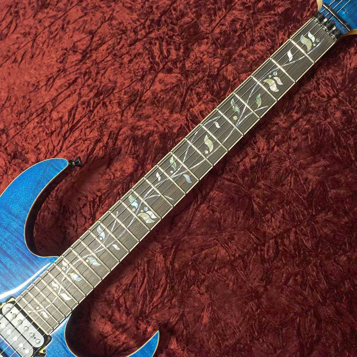 Ibanez RG8570-RBS · Royal Blue Sapphire · Actual instrument: fingerboard detail