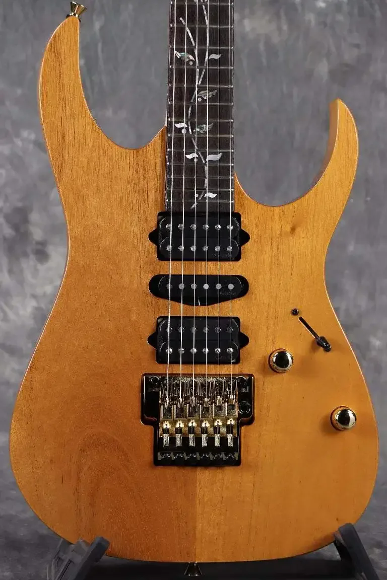Ibanez j.custom RG8570MH · Natural · Actual body and surface