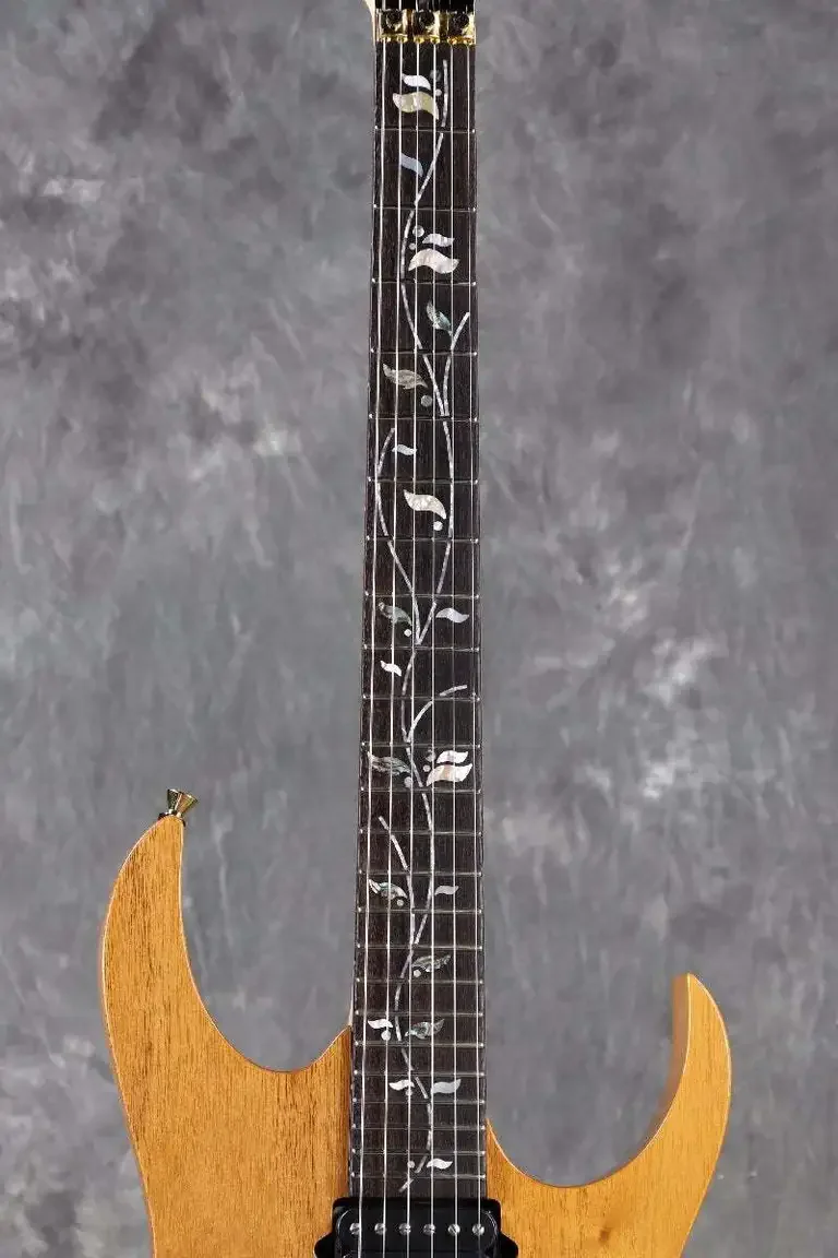 Ibanez j.custom RG8570MH · Natural · Actual instrument detail