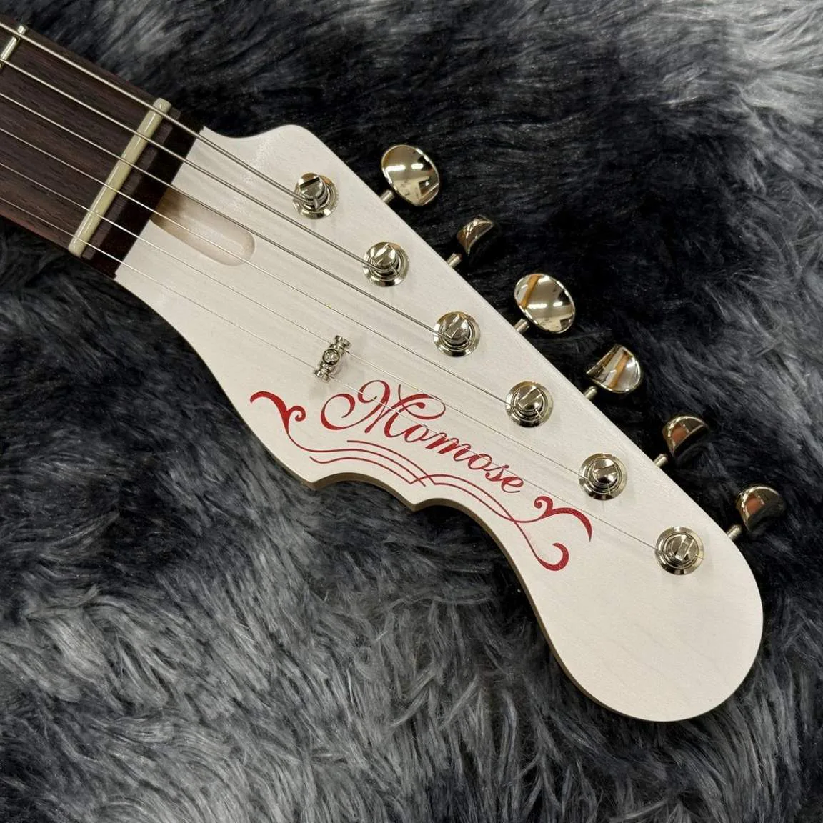 Momose MC1-ADZ-RD/R WH/OIL-MH · White · Actual instrument detail 2
