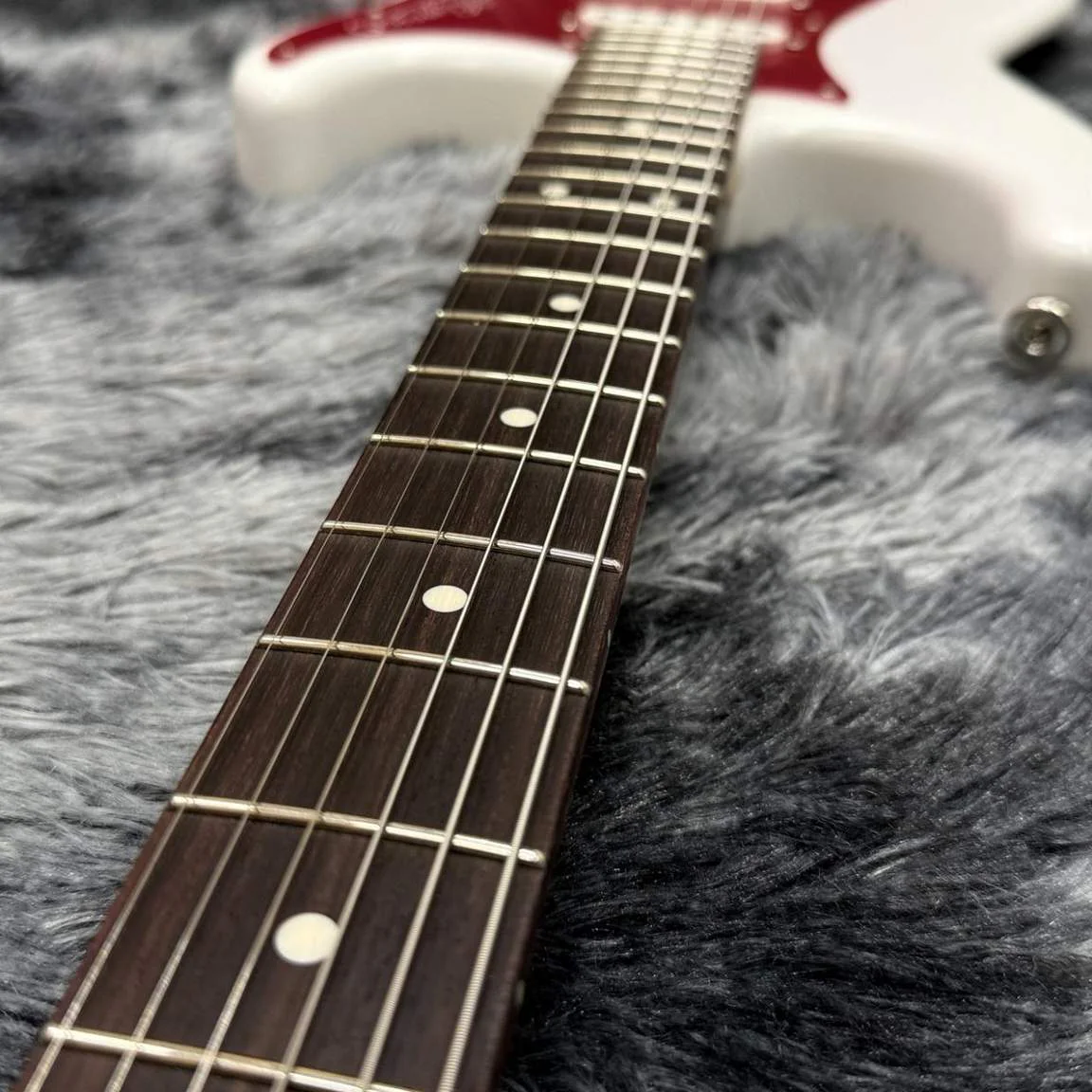 Momose MC1-ADZ-RD/R WH/OIL-MH · White · Actual instrument detail 3