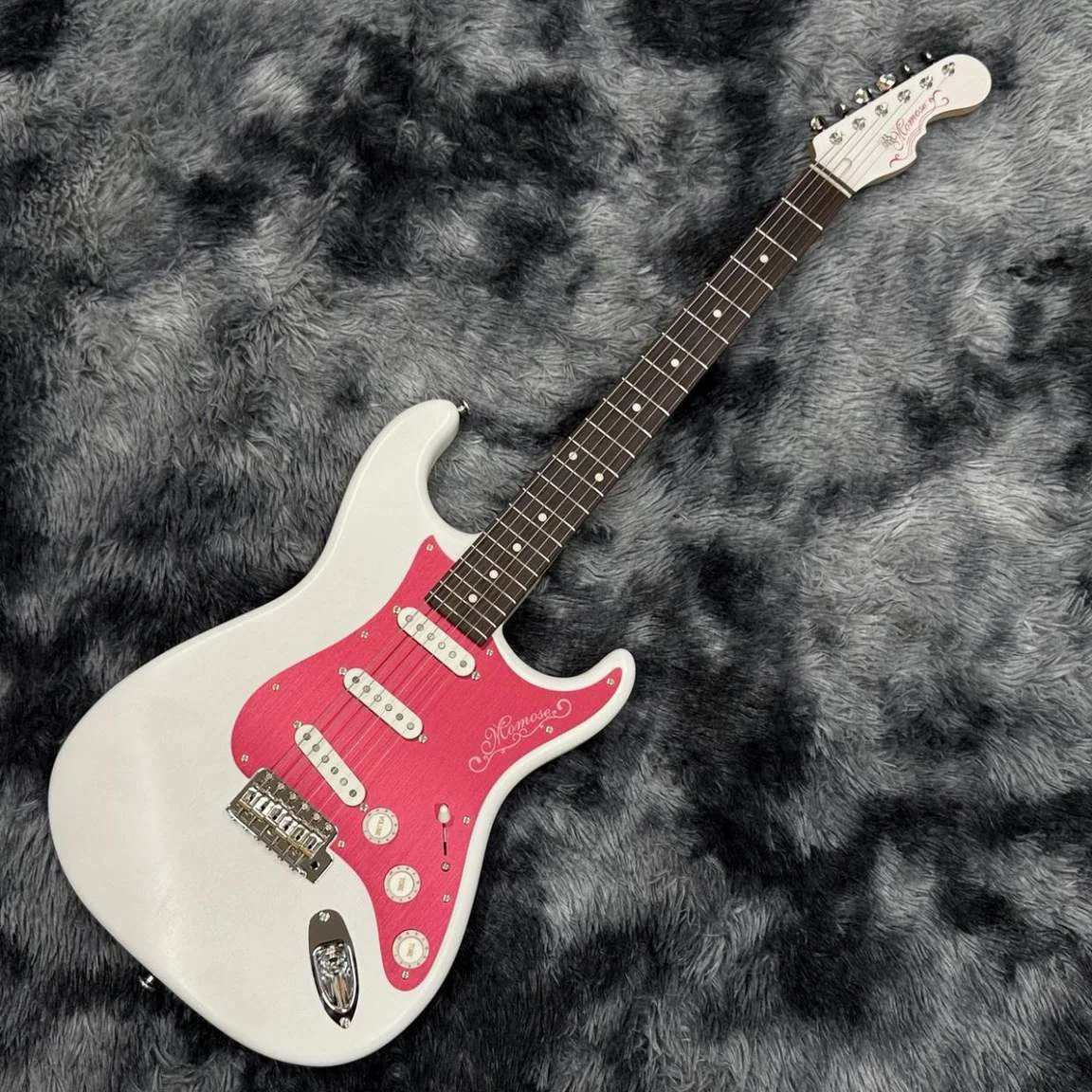 Momose MC1-ADZ-RD/R WH/OIL-MH · White