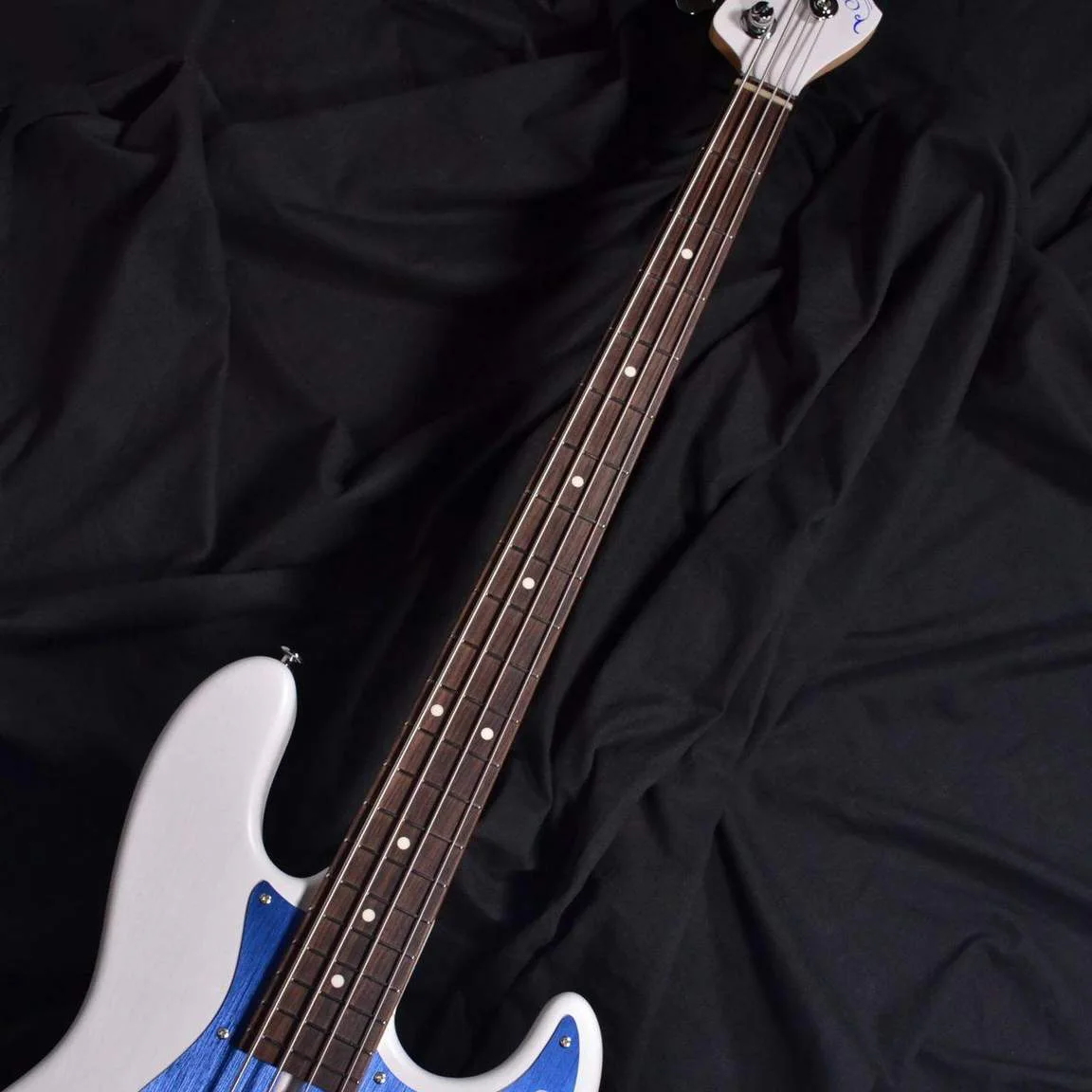 Momose MJ1-ADZ-BL/R · White · Actual instrument detail 3