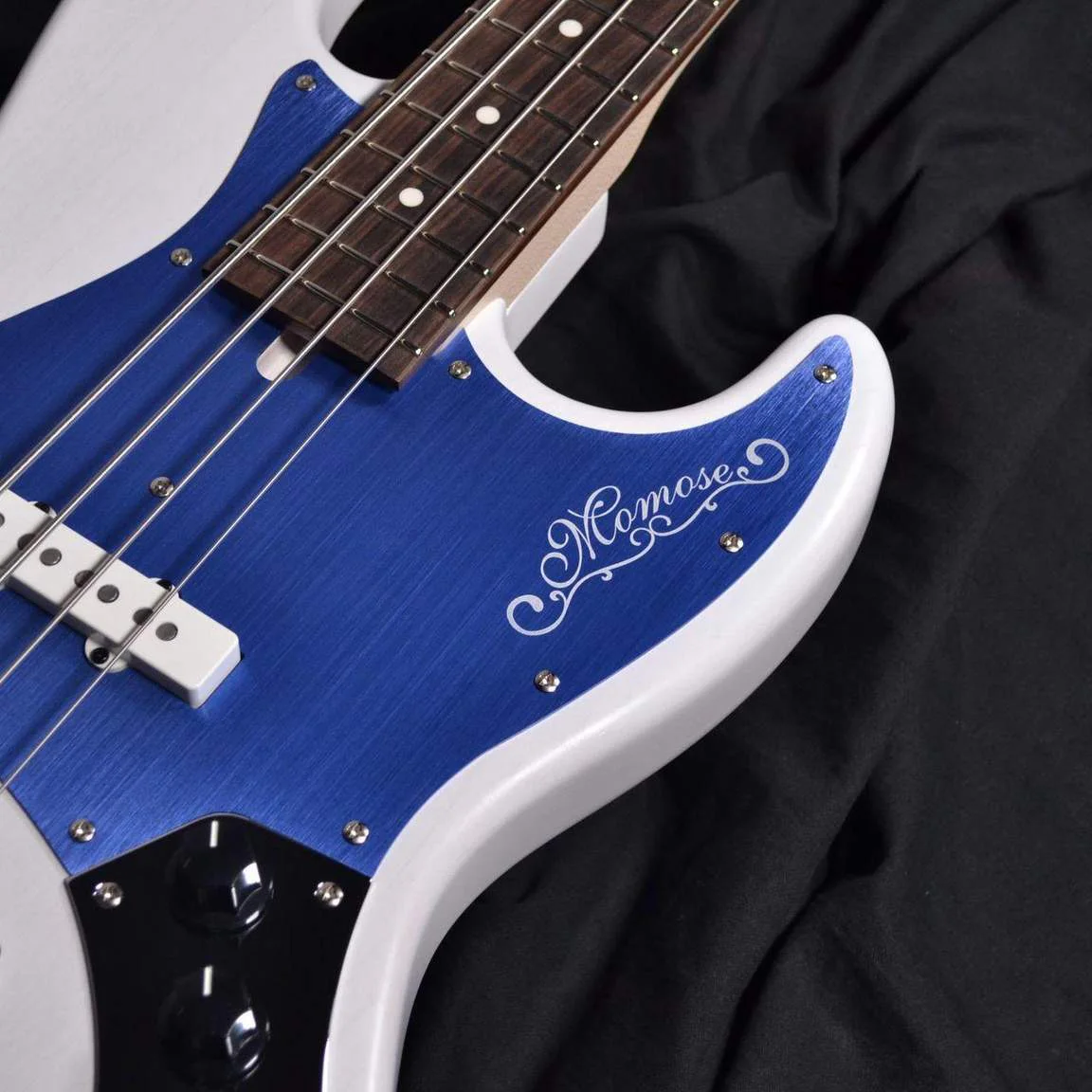 Momose MJ1-ADZ-BL/R · White · Actual instrument detail 5