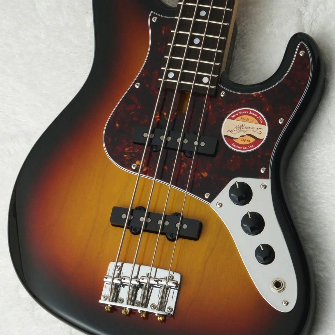 Momose MJ24-604MV/R · Sunburst · Actual instrument detail