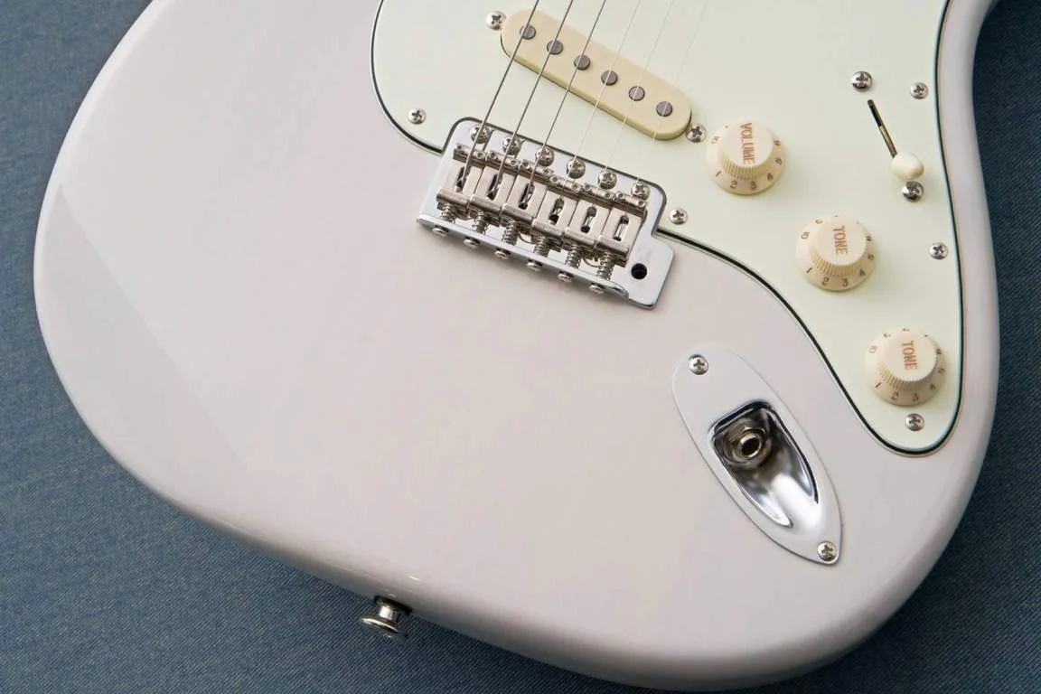 Momose MC2/R · White Blonde · Actual instrument detail 2