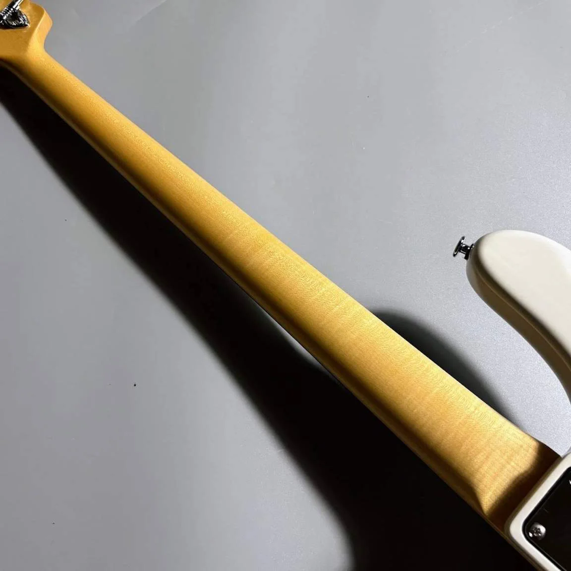 Momose MJ24-704MV/R · White · Actual instrument detail 1