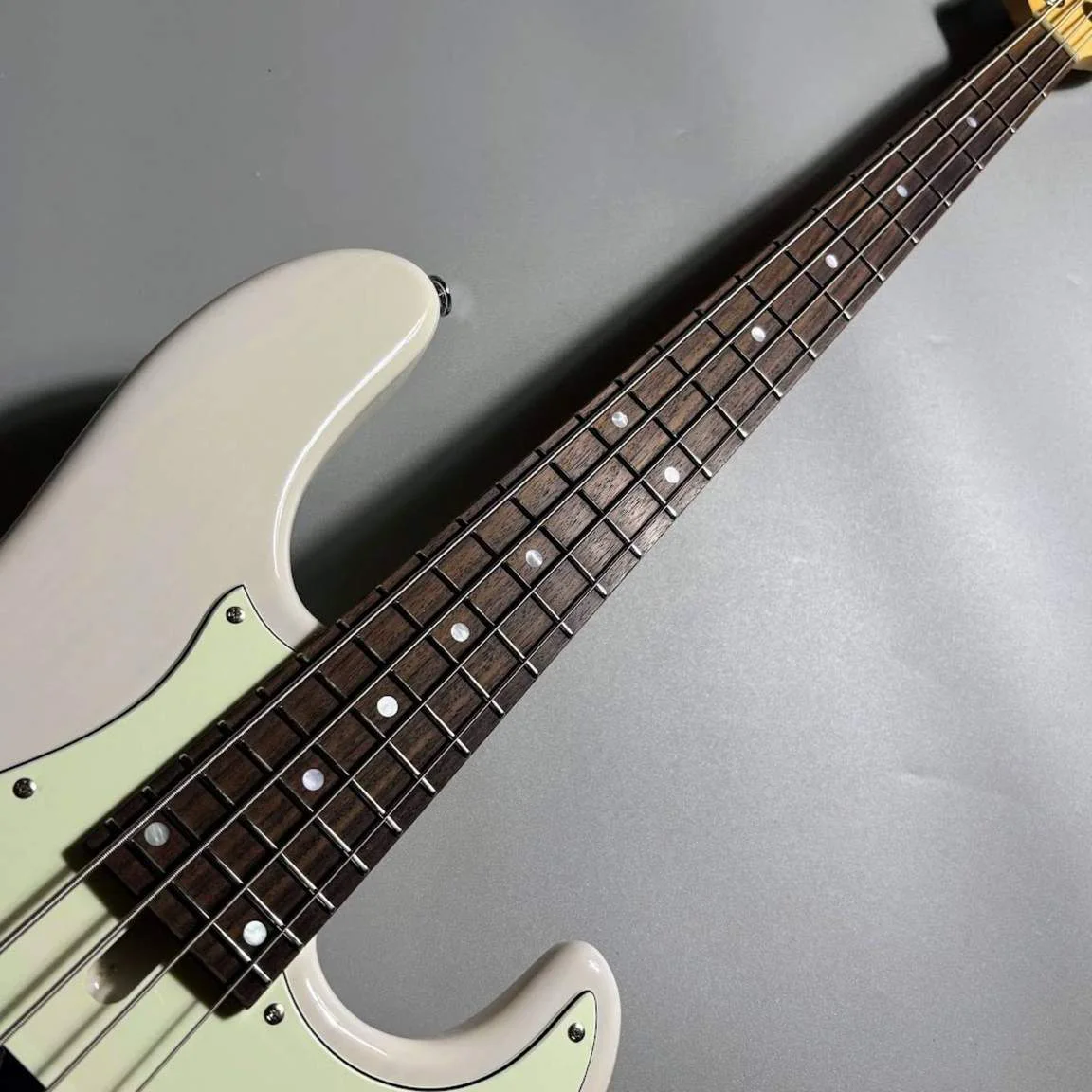 Momose MJ24-704MV/R · White · Actual instrument detail 3