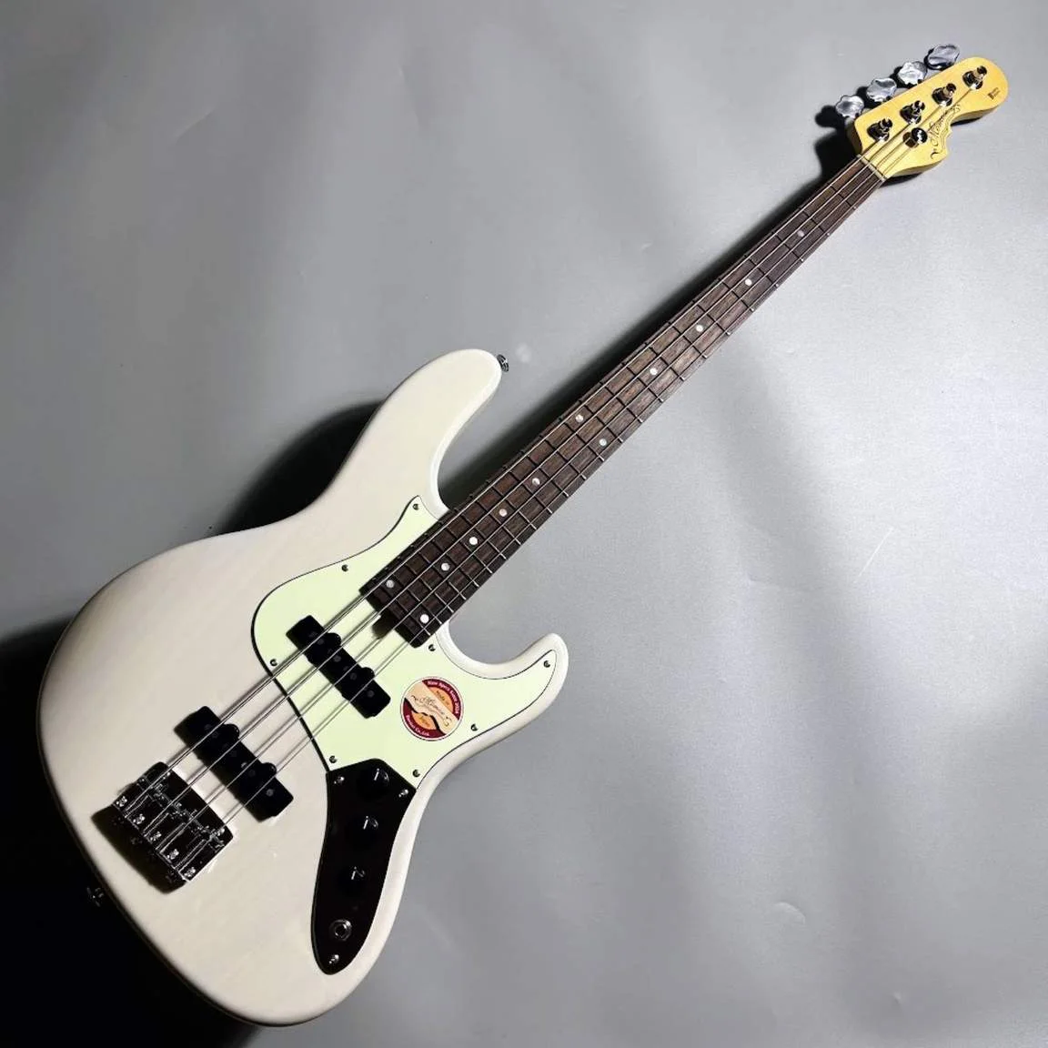 Momose MJ24-704MV/R · White