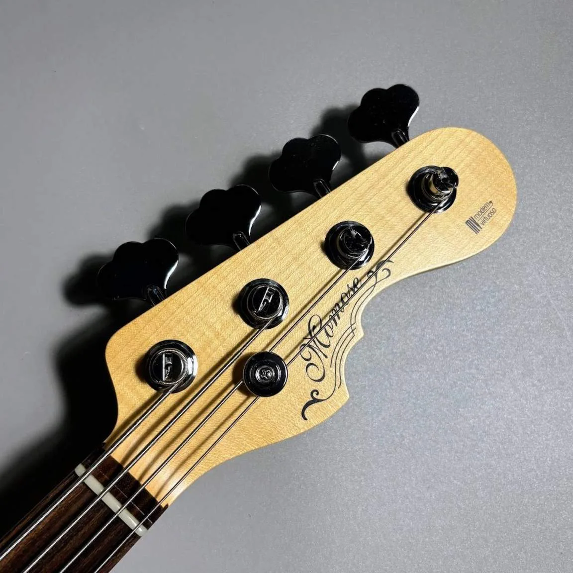 Momose MJ24-704MV/R · White · Actual headstock front