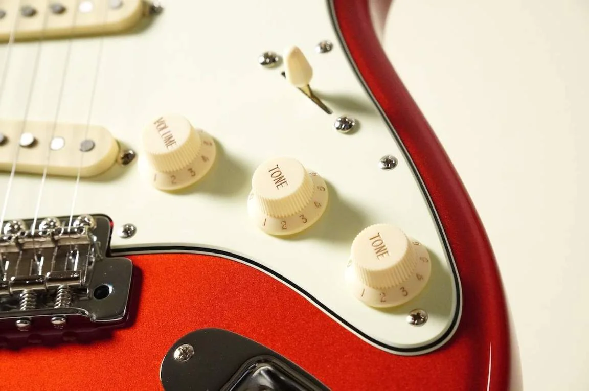 Momose MC1-STD/R · Old Candy Apple Red · Actual instrument detail 1