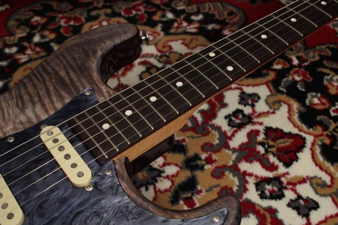Momose MC-F MAPLE LTD H/R · Purple Flame · Actual instrument detail 1