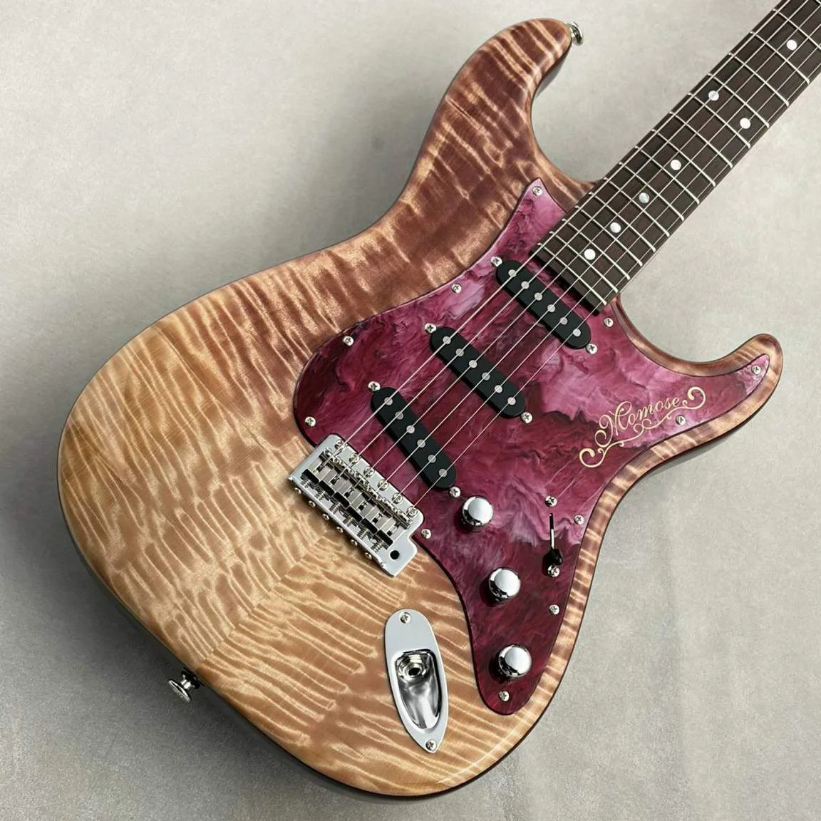 Momose MC-TOCHI WSE'25/NJ · Vintage Wine Red Gradation · 实物琴体正面与纹理