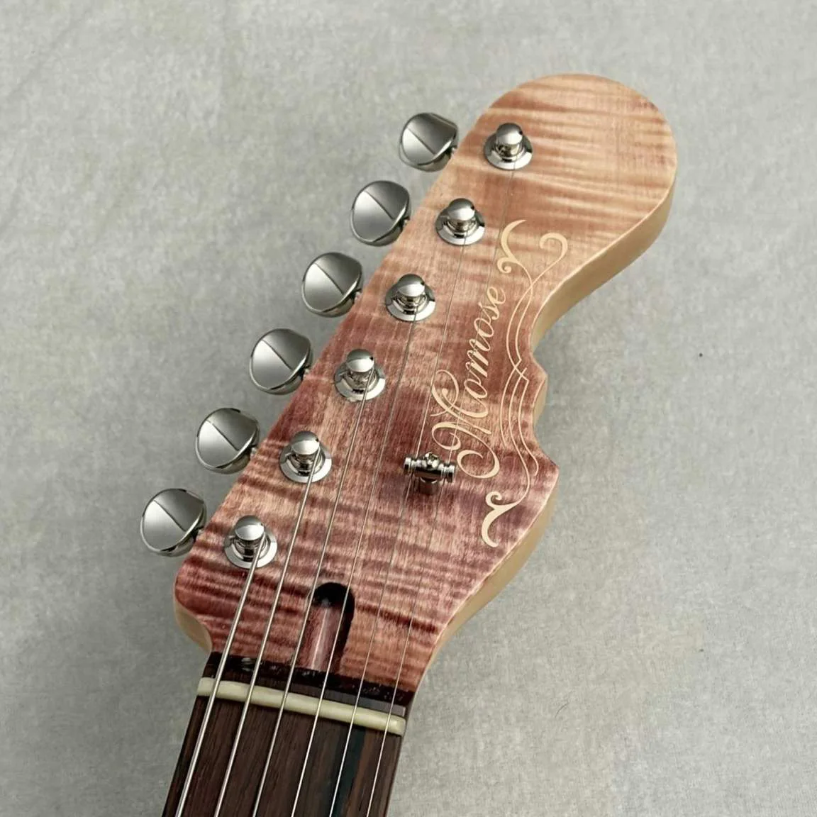 Momose MC-TOCHI WSE'25/NJ · Vintage Wine Red Gradation · 实物琴头正面