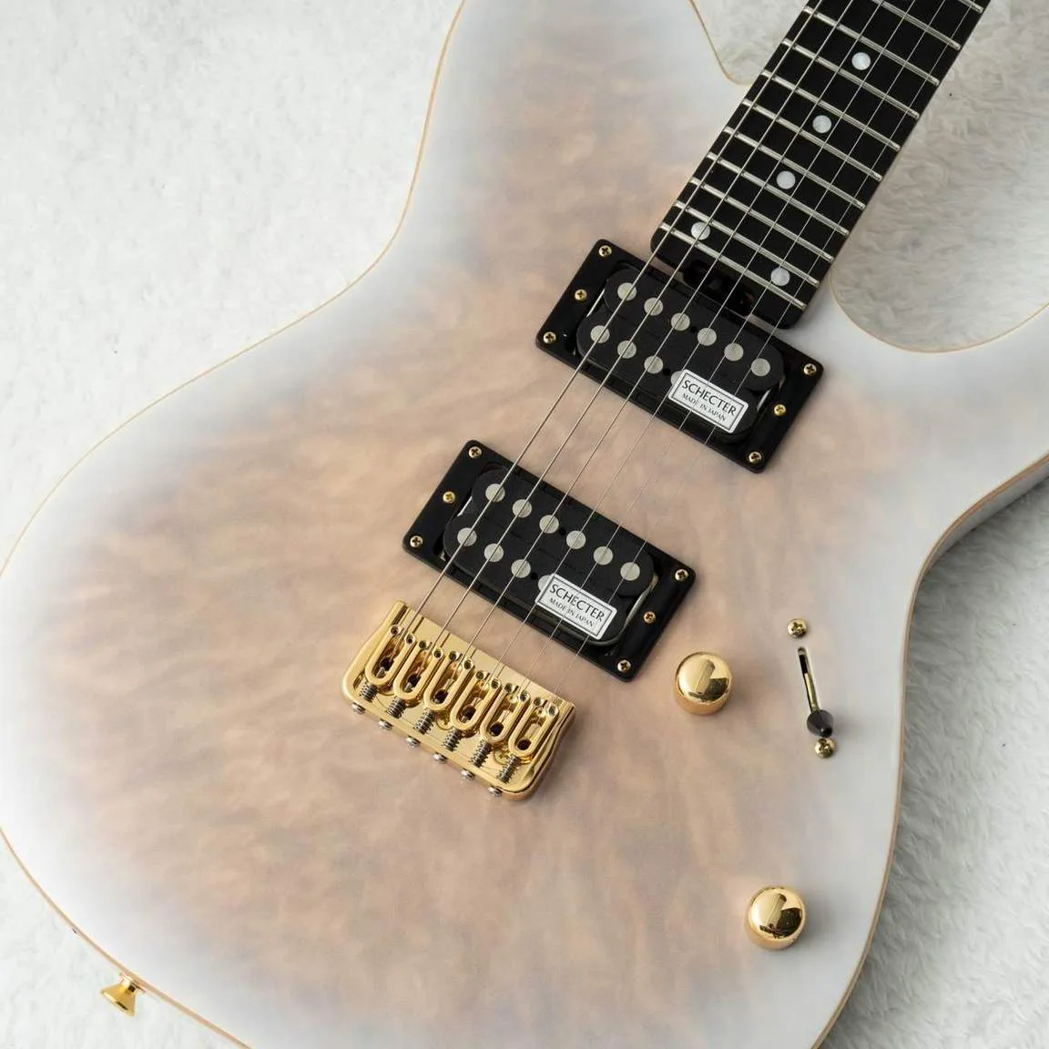 Schecter KR-24-2H-FXD · Blonde / Gold Hardware · Actual instrument detail 4