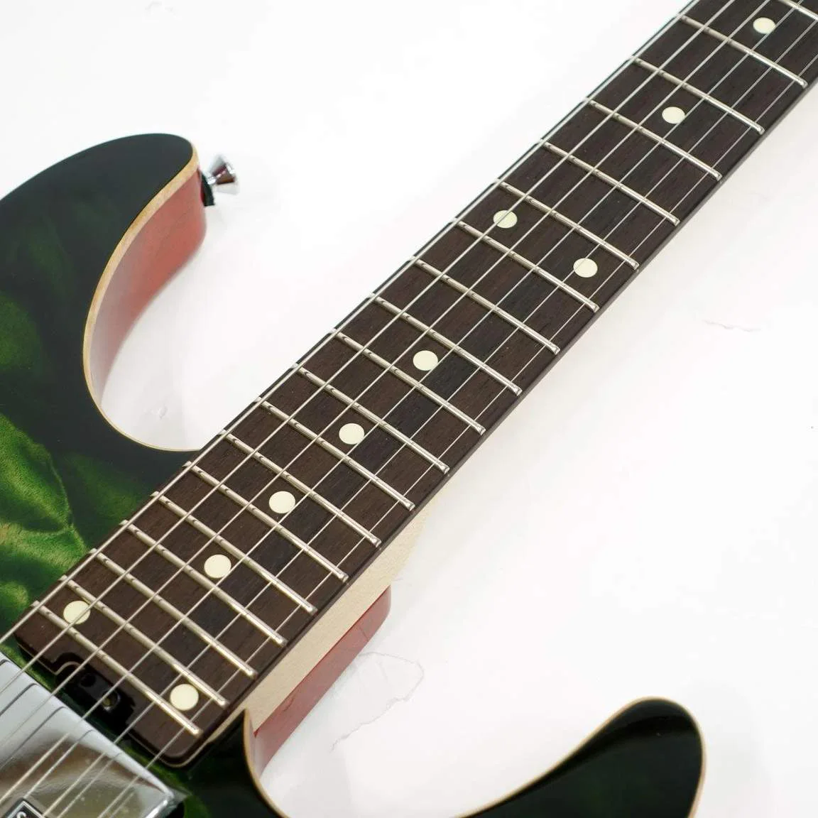 Schecter EX-5B-24-CTM-VTR · Emerald Green Burst · Actual instrument detail 5