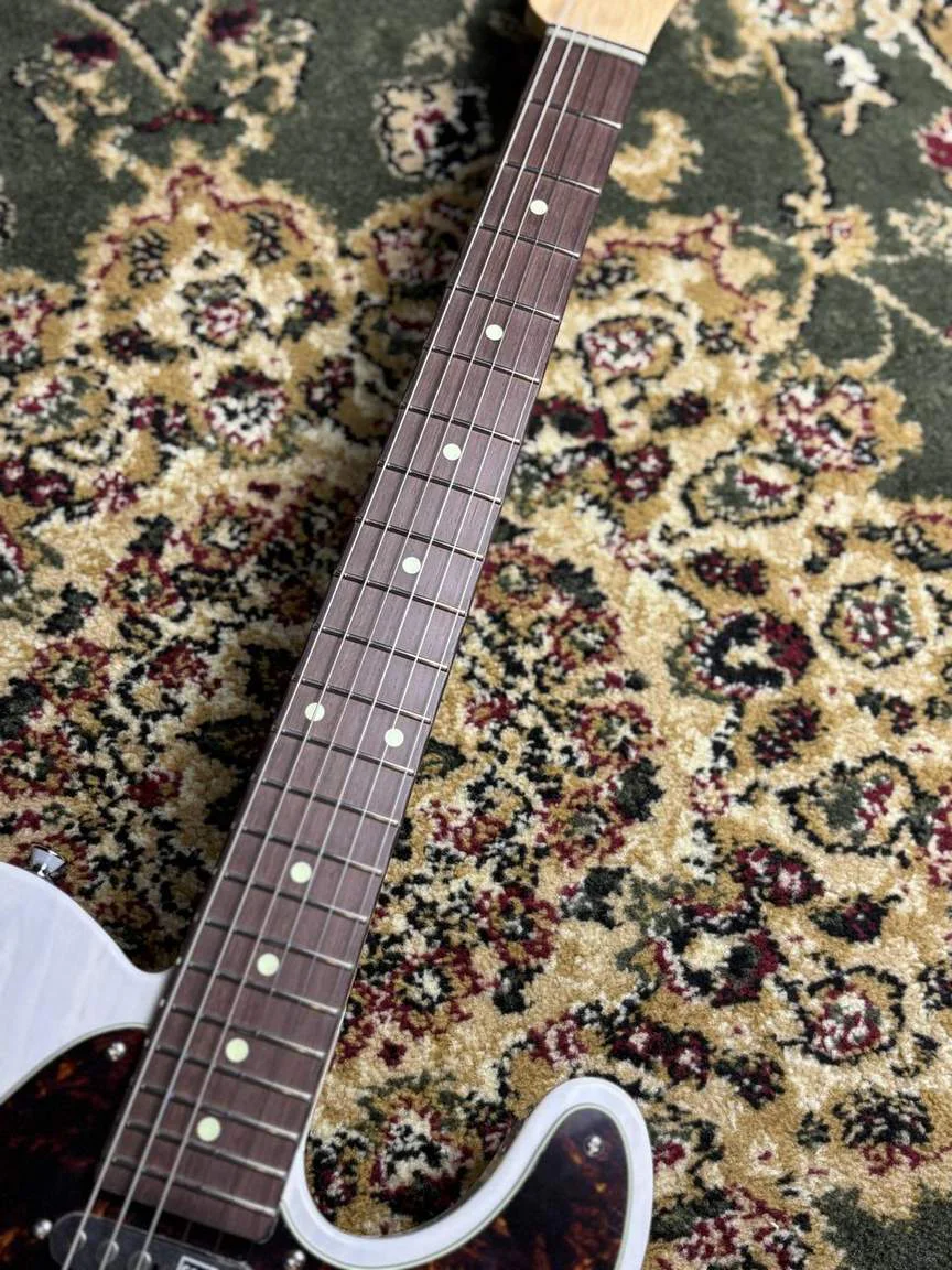 Schecter AC-TK-TE-WH/SIG · White · Actual instrument detail 3
