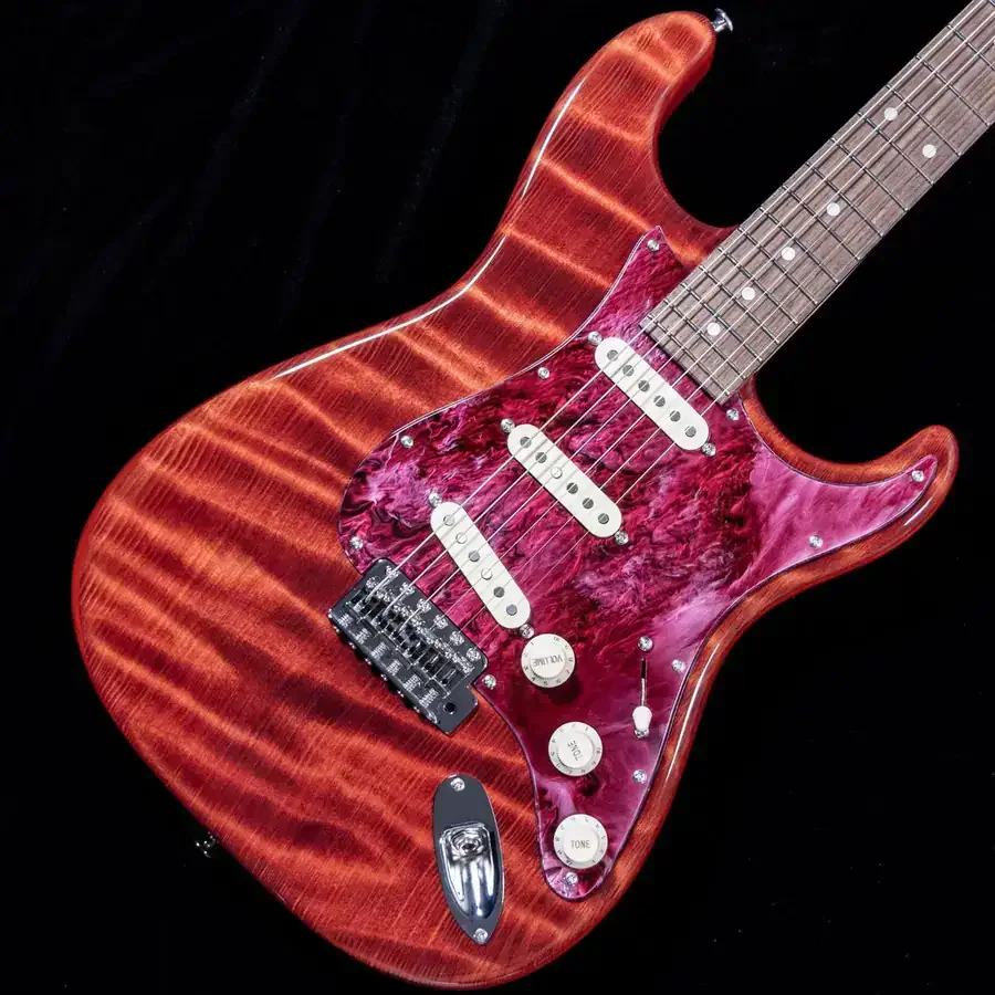 Momose MC-RW LTD/R · Red · Actual body and figure