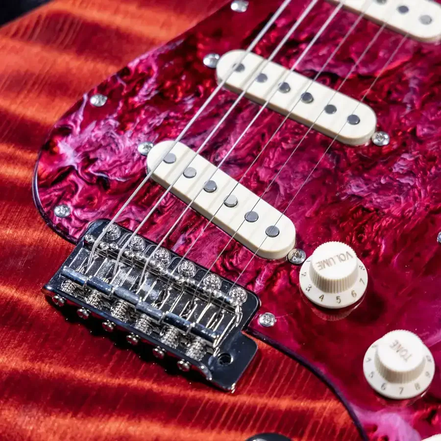 Momose MC-RW LTD/R · Red · Actual front detail