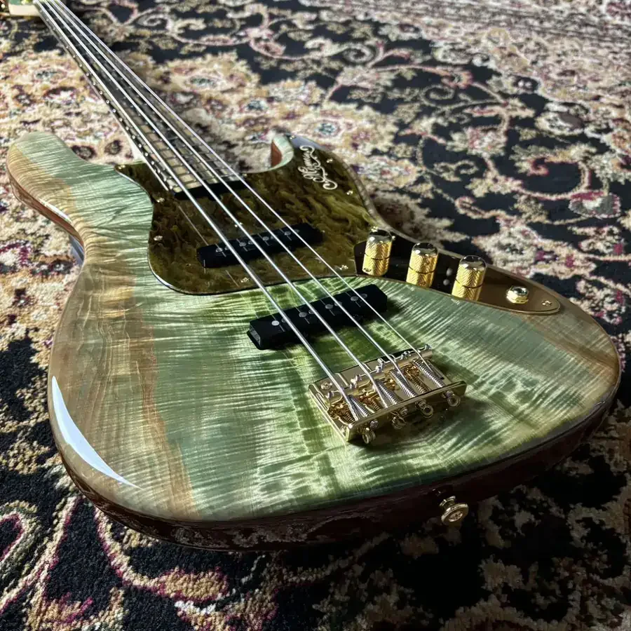 Momose MJ-Premium/FT · Green Natural Burst · Actual front detail