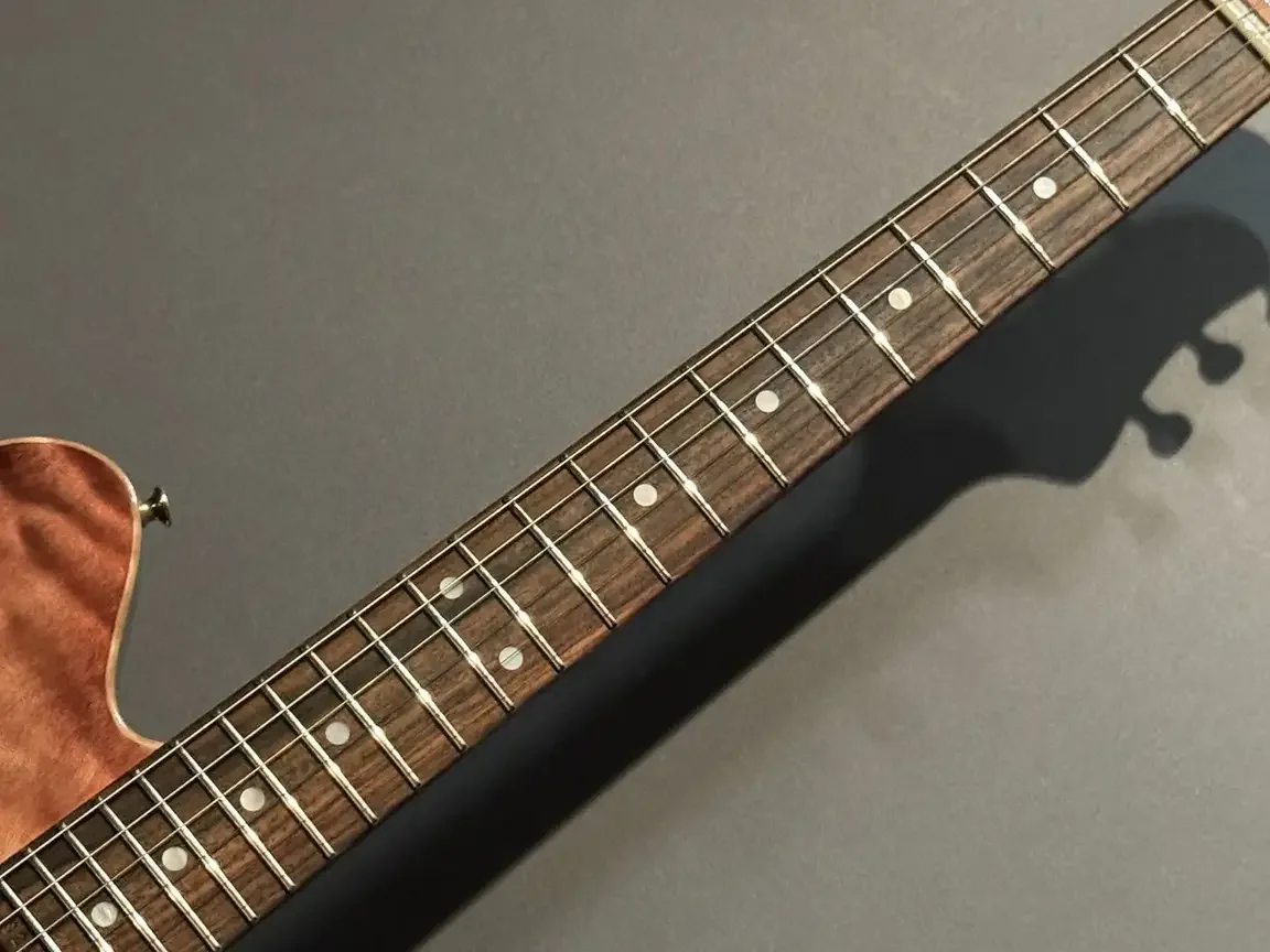 Sugi DS496IR EM-EX/HM/F-MAHO · Pele Ruby Red · 实物照片 4