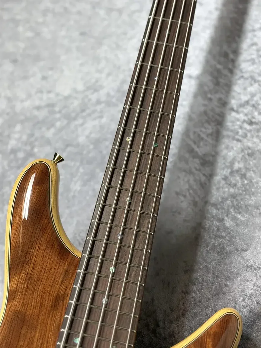 Sugi NB5IR BG/ASH · Natural · Instrument photo 6