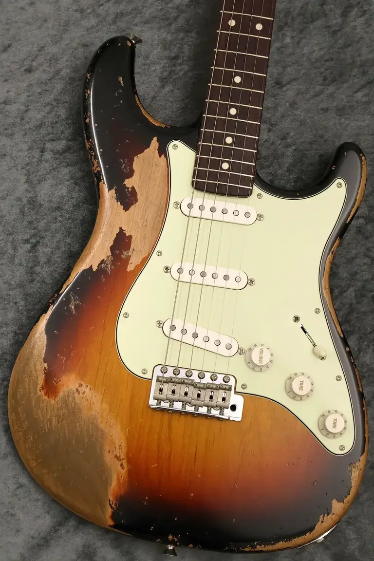 Sugi Kurosawa Limited Stargazer 3S Alder/Vintage Rosewood FB · 3Tone Sunburst Heavy Aged · Instrument photo 2