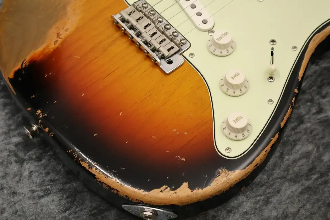 Sugi Kurosawa Limited Stargazer 3S Alder/Vintage Rosewood FB · 3Tone Sunburst Heavy Aged · Instrument photo 3