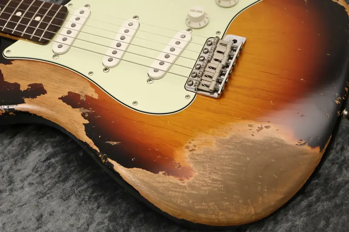 Sugi Kurosawa Limited Stargazer 3S Alder/Vintage Rosewood FB · 3Tone Sunburst Heavy Aged · Instrument photo 4
