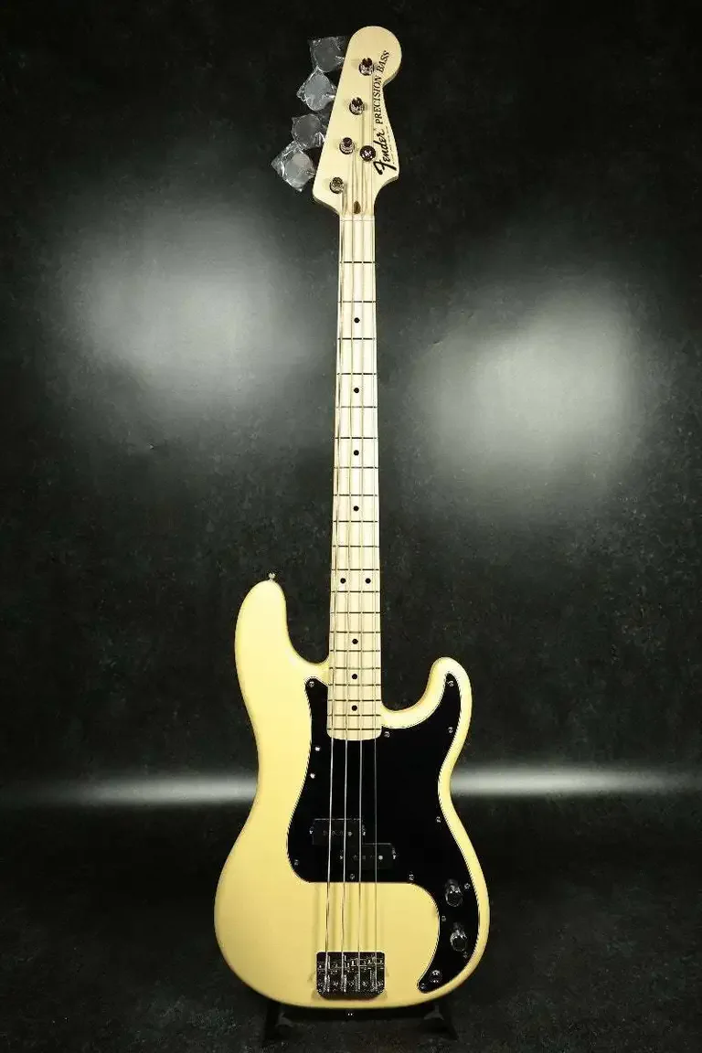 Fender Made in Japan FSR Collection Traditional 70s P Bass · Vintage White