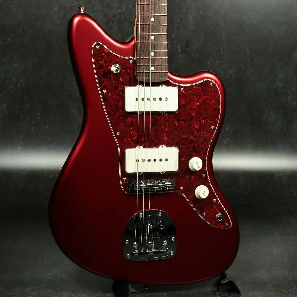 Fender Made in Japan FSR Hybrid II Jazzmaster · Satin Candy Apple Red · Actual body and surface
