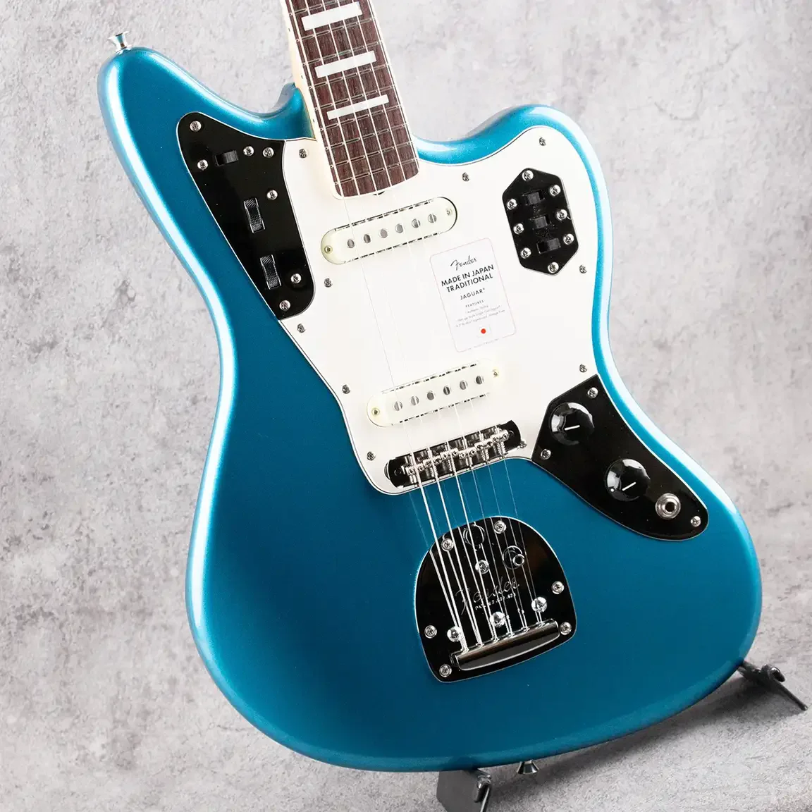 Fender Made in Japan Traditional Late 60s Jaguar · Lake Placid Blue · 实物琴体与表面