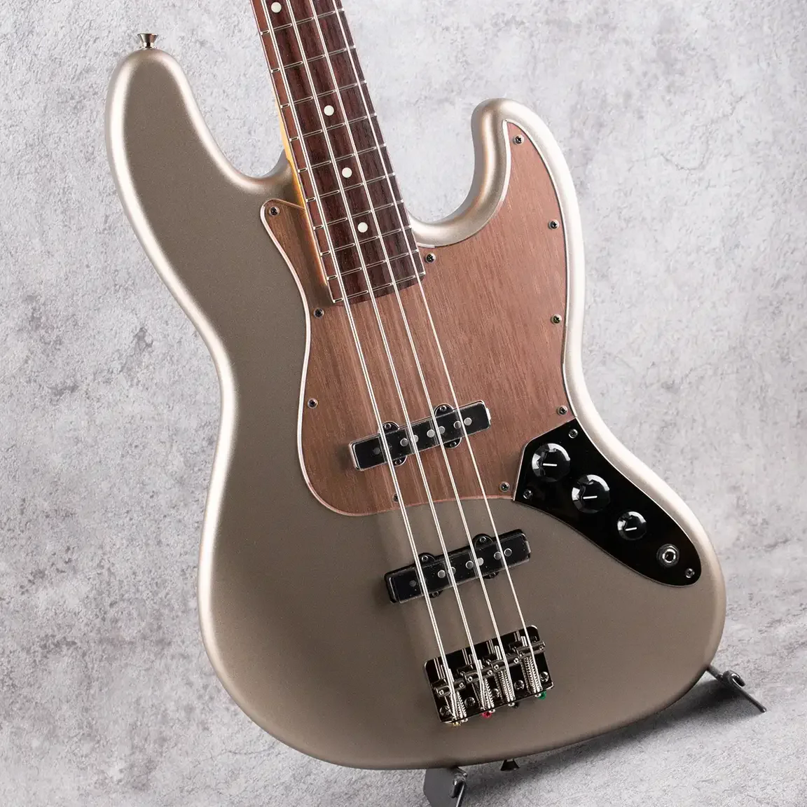 Fender Made in Japan Hybrid II 2026 Collection Jazz Bass · Matte Champagne Mirage · Actual body and surface