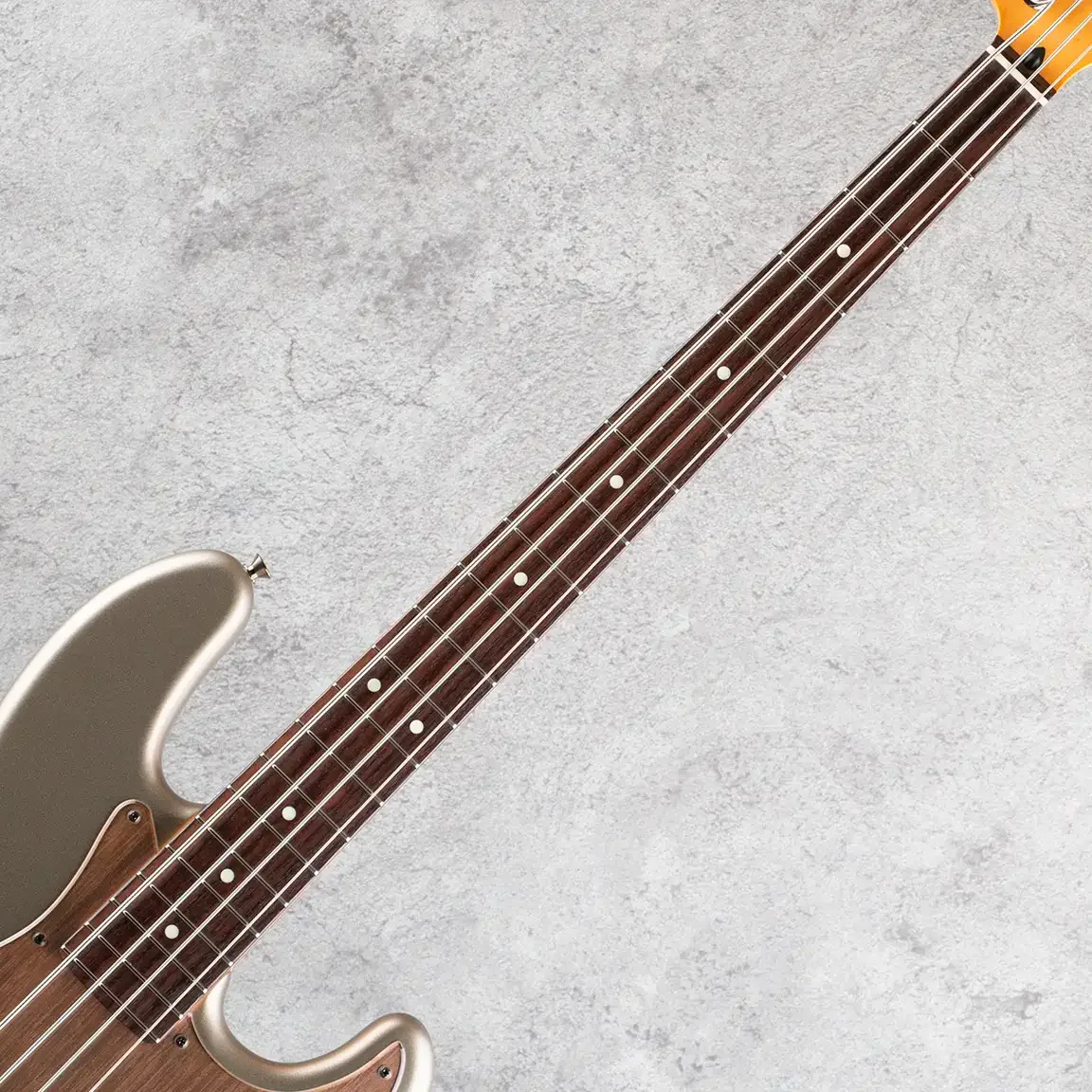 Fender Made in Japan Hybrid II 2026 Collection Jazz Bass · Matte Champagne Mirage · Actual instrument detail