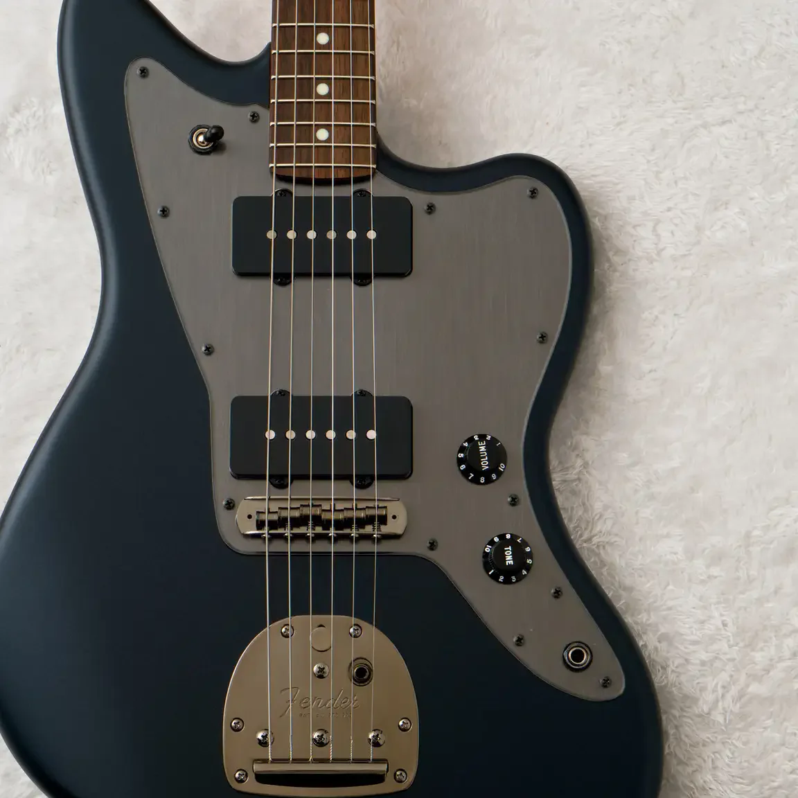 Fender 2026 Made in Japan Hybrid II Jazzmaster · Satin Metallic Matte Phantom Black · 琴体、拾音器与控制区
