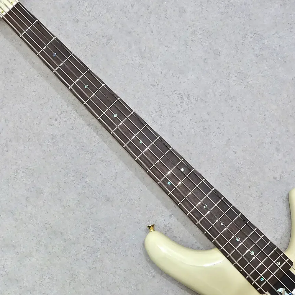 Sugi NB5IR SL-ASH · Vintage White · Instrument photo 5