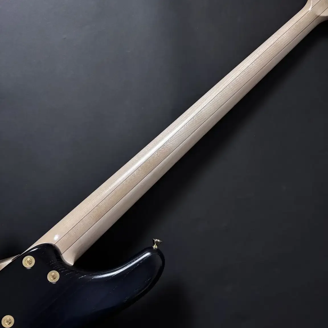 Sugi NB4M SL-ASH2P · SBK(G) · Instrument photo 8