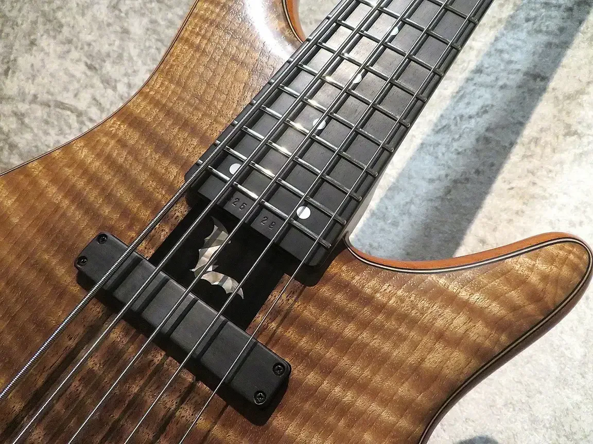 Sugi NB5E BTN-WN/A-MAHO Active · Natural · Instrument photo 3